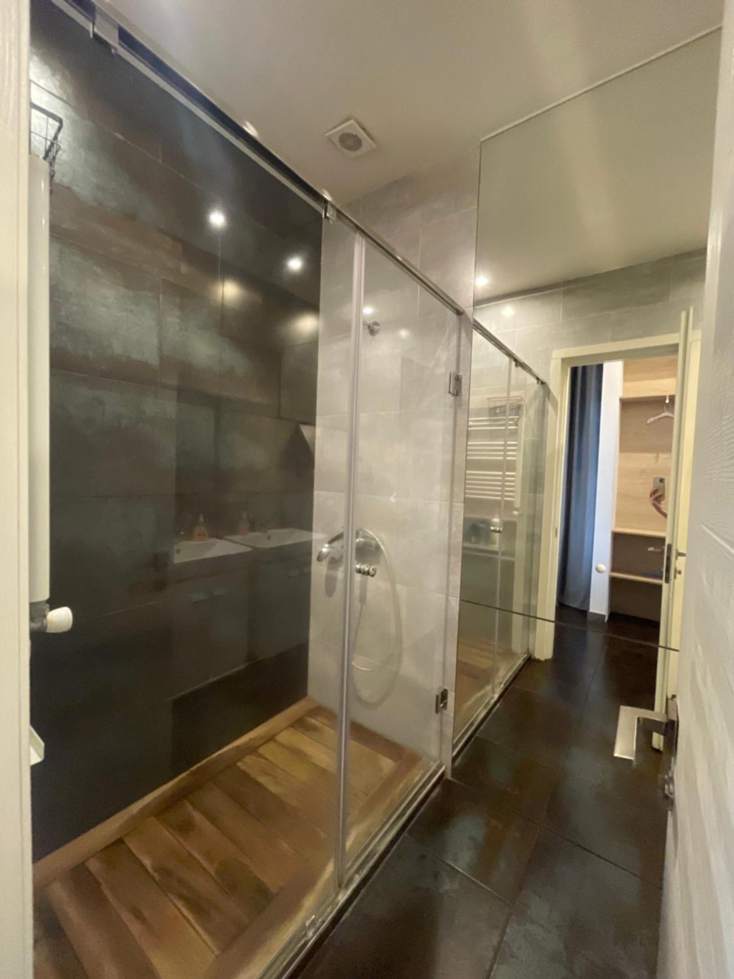 Metro Apartment Yerevan Luaran gambar