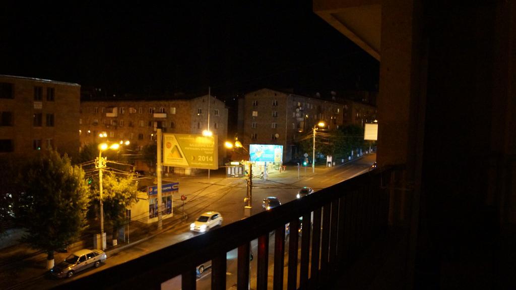 Metro Apartment Yerevan Luaran gambar